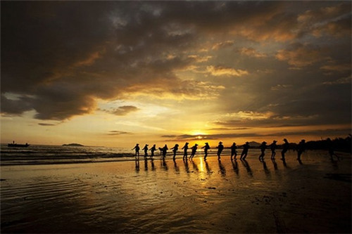 女主叫顾小雨的穿越小说，顾小雨加盟费多少
