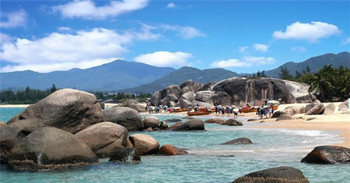 属鸡和属狗农历三月10日装修房子（属鸡属狗吉利楼）